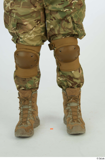 Luis Donovan Soldier Pose A leg lower body 0002.jpg